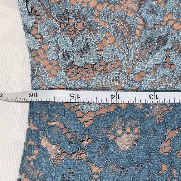 WAYF Dreamlover Lace Dress Womens sz large bell sleeves fully lined medi - Picture 10 of 15